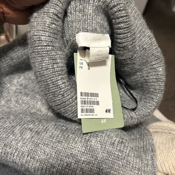 H&M Gray Turtleneck Sweater - Picture 10 of 10